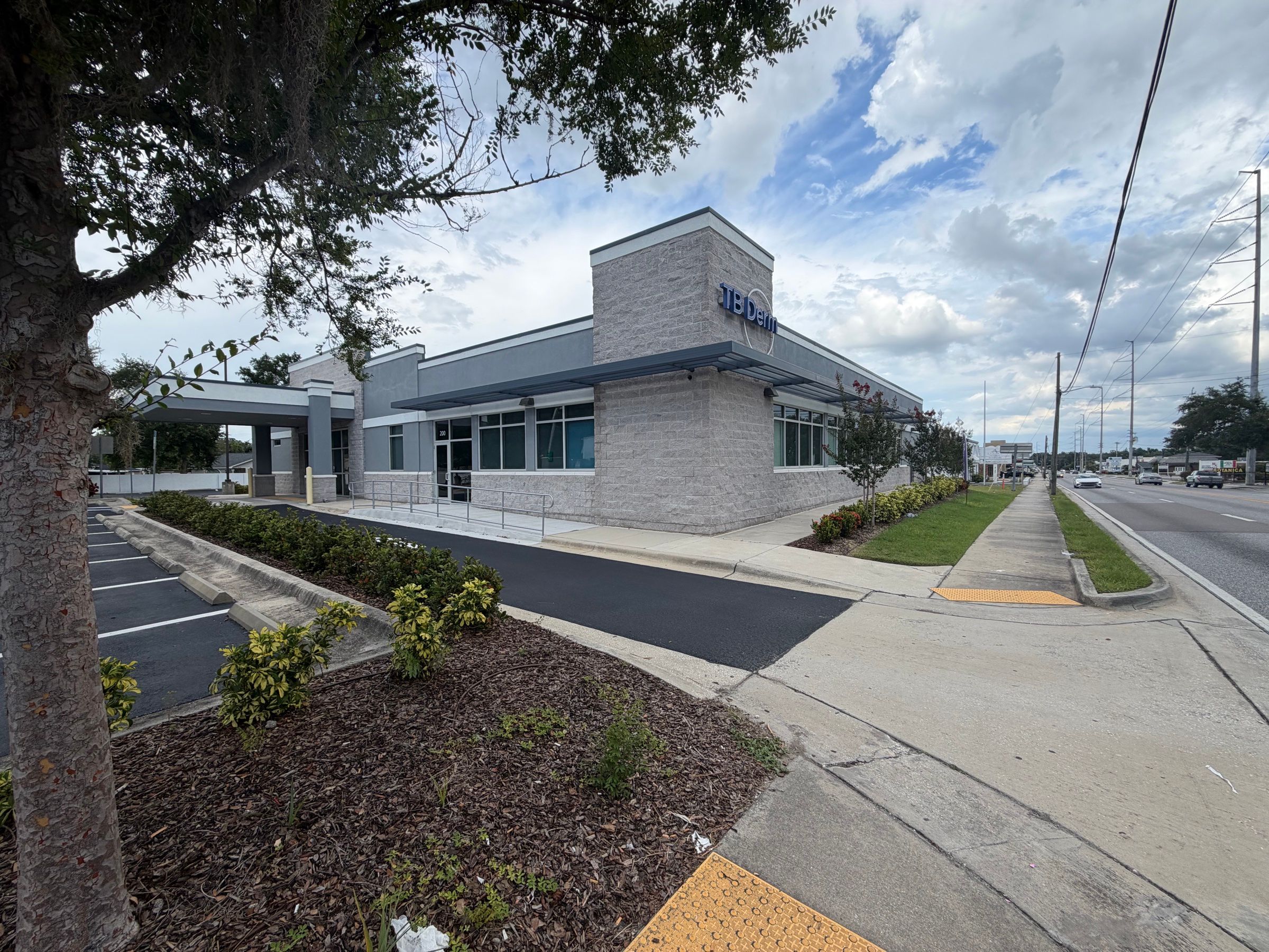 Building corner and sidewalk frontage along W Dr. MLK Jr. Blvd